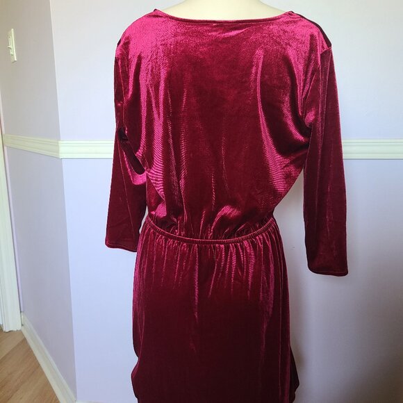 H&M DIVIDED Velvet Red Long Sleeve Dress - Picture 3 of 4